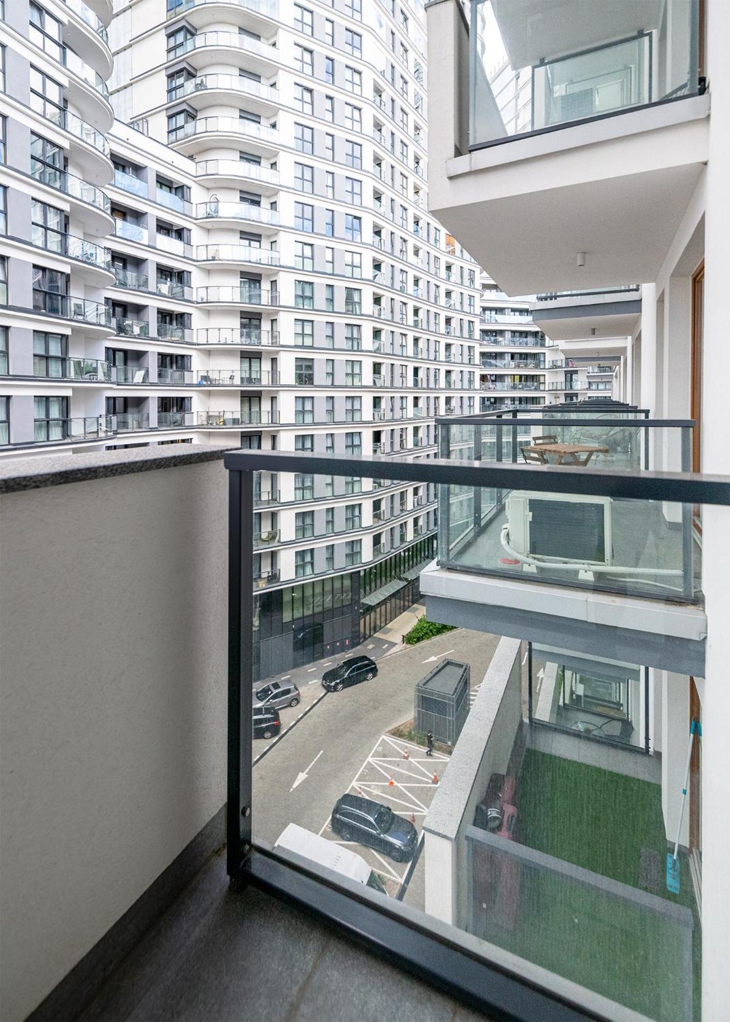 Rentplanet - Apartamenty Kasprzaka Warszawa Exteriör bild
