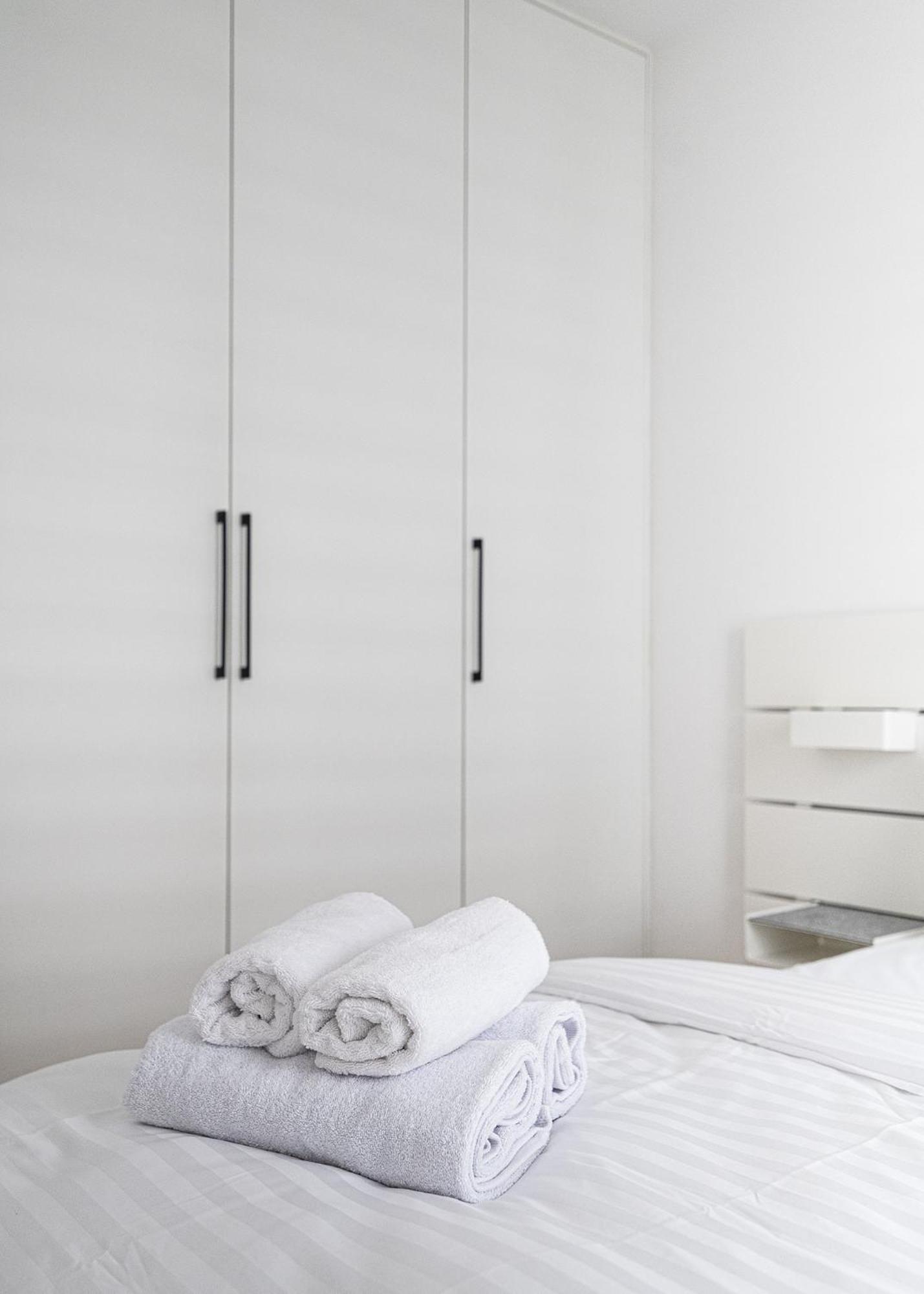 Rentplanet - Apartamenty Kasprzaka Warszawa Exteriör bild