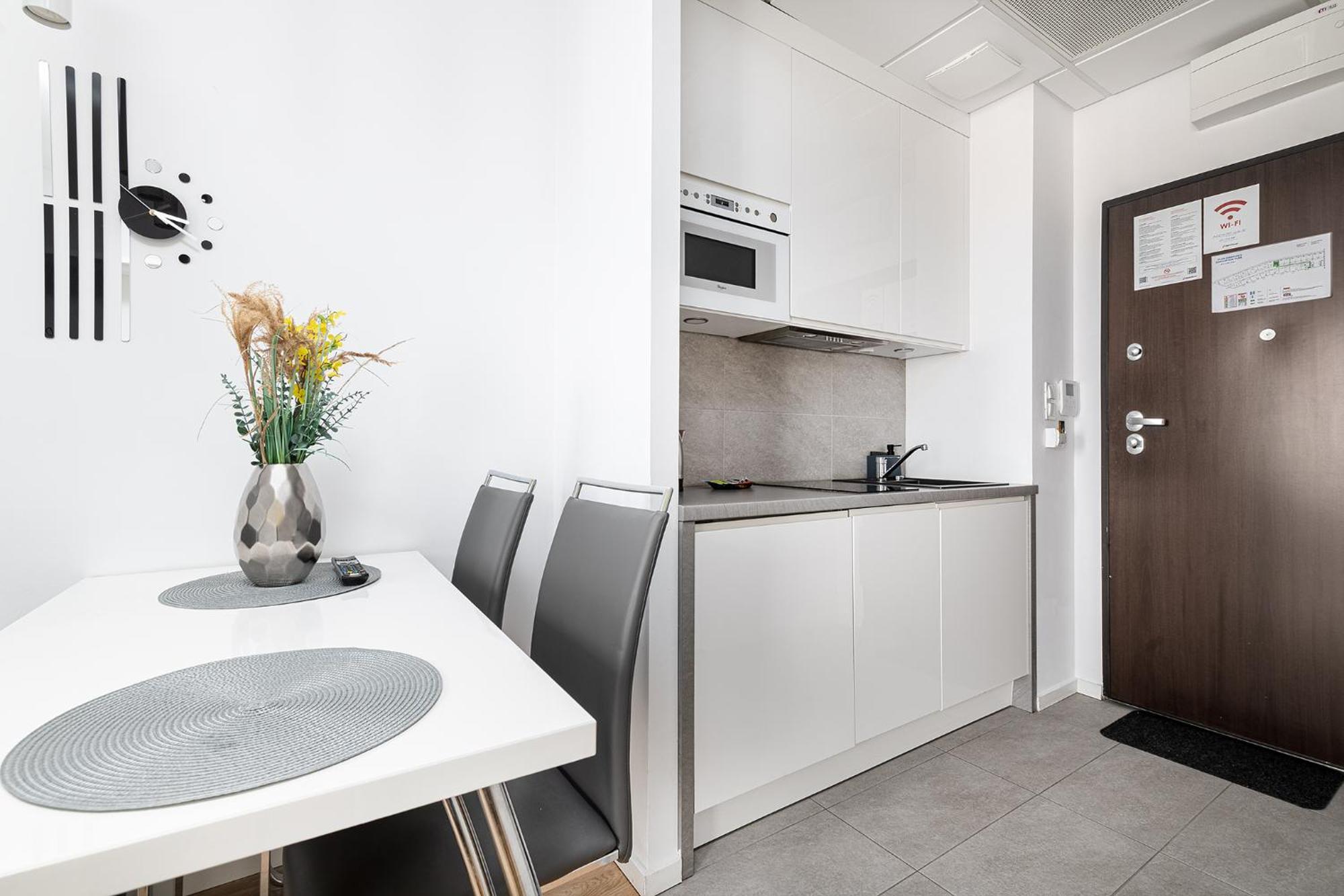 Rentplanet - Apartamenty Kasprzaka Warszawa Exteriör bild