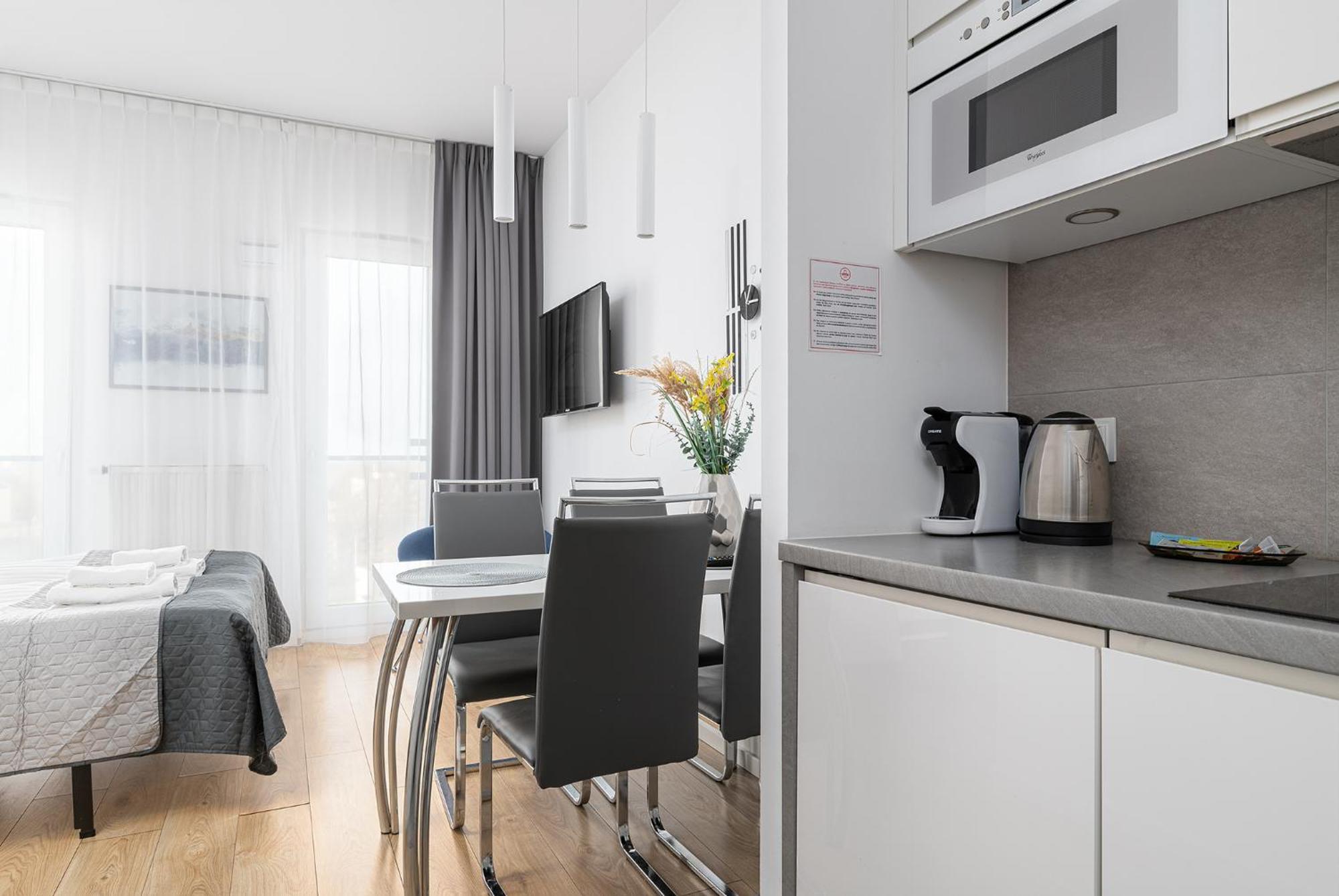 Rentplanet - Apartamenty Kasprzaka Warszawa Exteriör bild